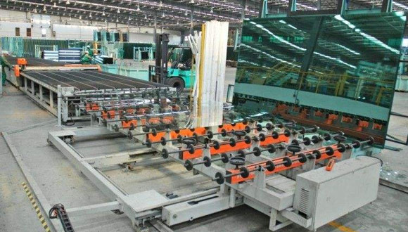 中国玻璃切割机产业目前依然是一个外向型的产业 中国玻璃切割机产业目前依然是一个外向型的产业